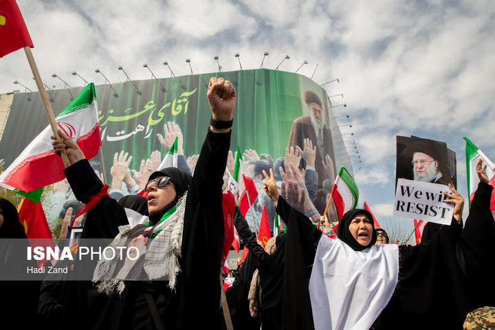 تجمع جمعی از بانوان تهرانی در اعلام انزجار از جنایات آمریکا و رژیم صهیونیستی