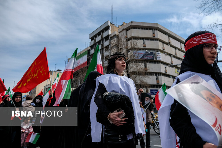 تجمع جمعی از بانوان تهرانی در اعلام انزجار از جنایات آمریکا و رژیم صهیونیستی