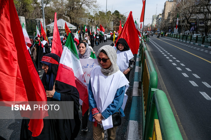 تجمع جمعی از بانوان تهرانی در اعلام انزجار از جنایات آمریکا و رژیم صهیونیستی