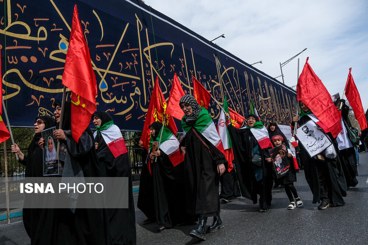 تجمع جمعی از بانوان تهرانی در اعلام انزجار از جنایات آمریکا و رژیم صهیونیستی