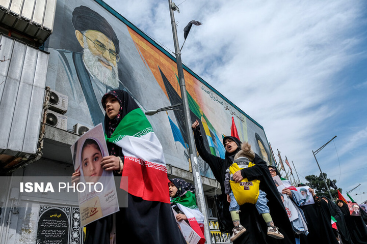 تجمع جمعی از بانوان تهرانی در اعلام انزجار از جنایات آمریکا و رژیم صهیونیستی