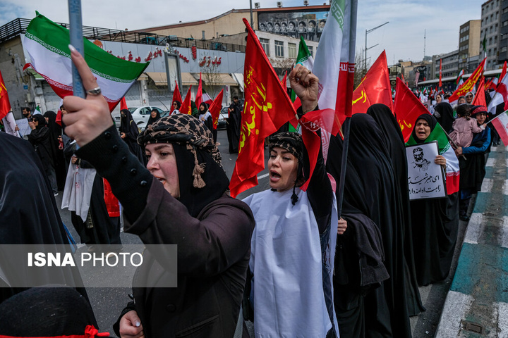 تجمع جمعی از بانوان تهرانی در اعلام انزجار از جنایات آمریکا و رژیم صهیونیستی