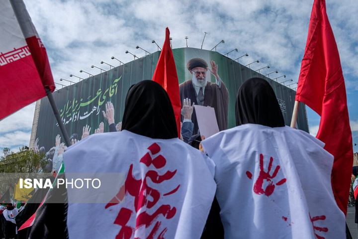 تجمع جمعی از بانوان تهرانی در اعلام انزجار از جنایات آمریکا و رژیم صهیونیستی