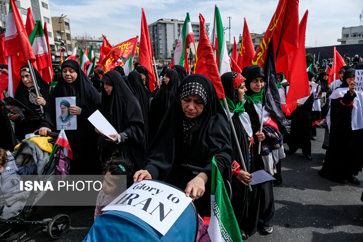 تجمع جمعی از بانوان تهرانی در اعلام انزجار از جنایات آمریکا و رژیم صهیونیستی