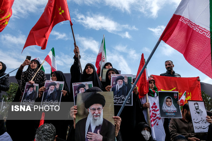 تجمع جمعی از بانوان تهرانی در اعلام انزجار از جنایات آمریکا و رژیم صهیونیستی