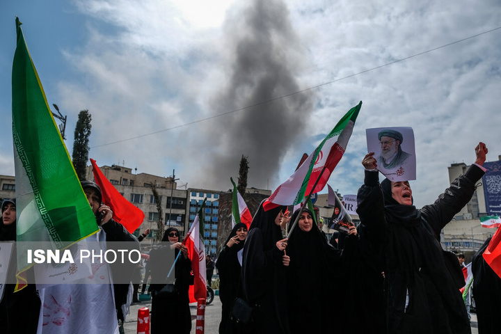 تجمع جمعی از بانوان تهرانی در اعلام انزجار از جنایات آمریکا و رژیم صهیونیستی