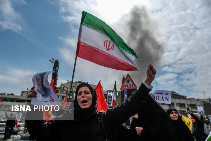 تجمع جمعی از بانوان تهرانی در اعلام انزجار از جنایات آمریکا و رژیم صهیونیستی