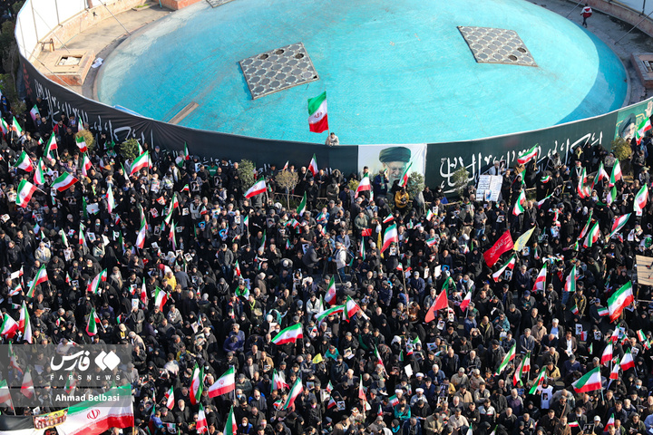 بیعت مردم تهران با سومین رهبر انقلاب