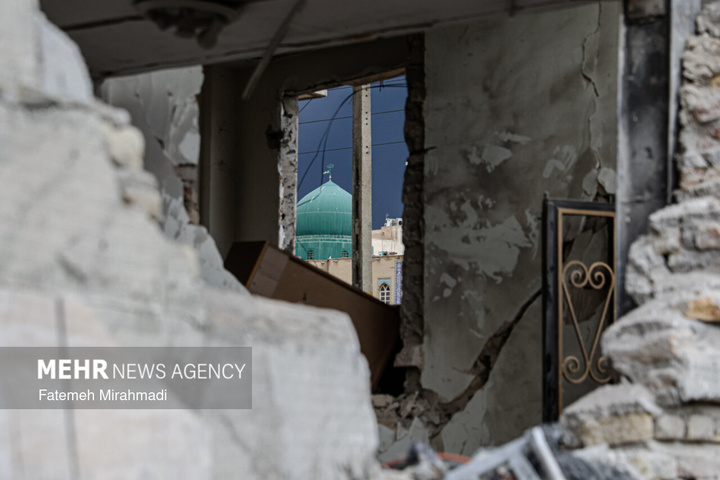 عملیات آواربرداری واحد مسکونی آسیب دیده در تهران