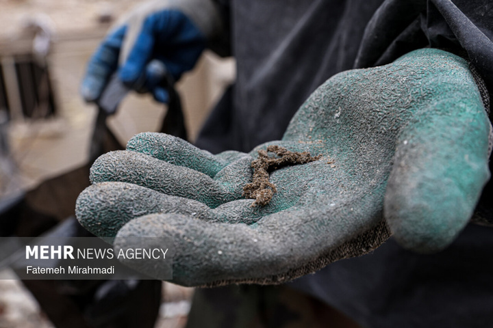 عملیات آواربرداری واحد مسکونی آسیب دیده در تهران