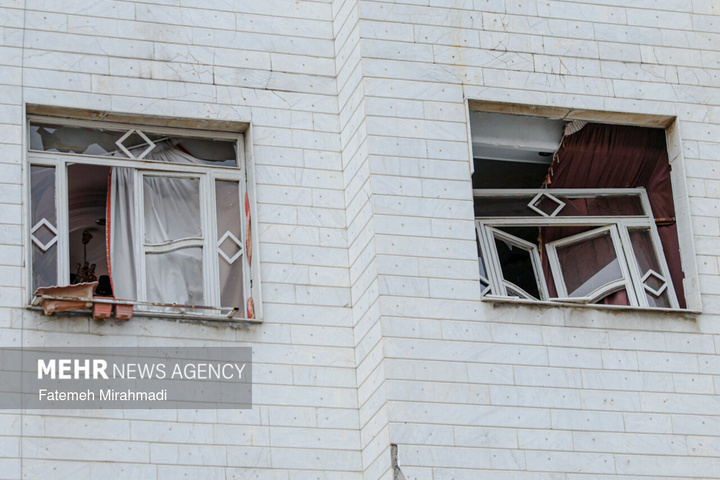 عملیات آواربرداری واحد مسکونی آسیب دیده در تهران