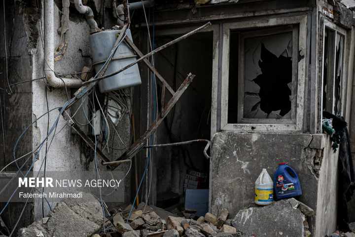 عملیات آواربرداری واحد مسکونی آسیب دیده در تهران