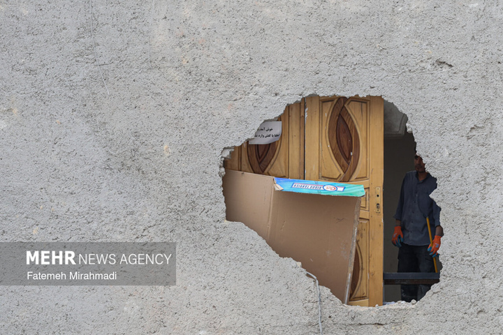 عملیات آواربرداری واحد مسکونی آسیب دیده در تهران