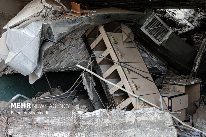 عملیات آواربرداری واحد مسکونی آسیب دیده در تهران