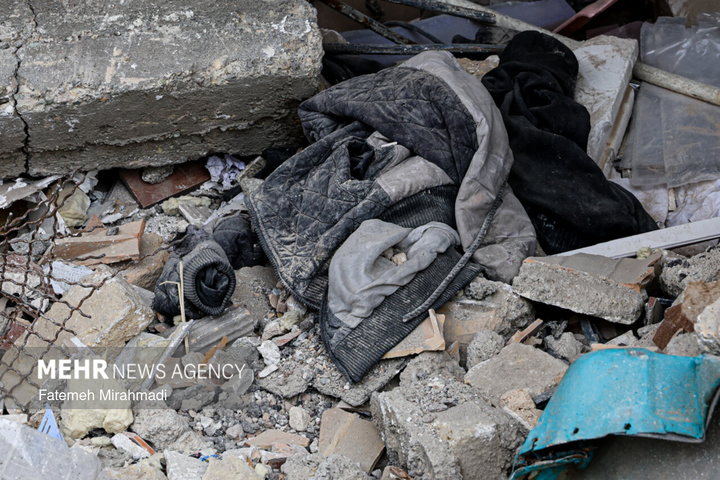 عملیات آواربرداری واحد مسکونی آسیب دیده در تهران