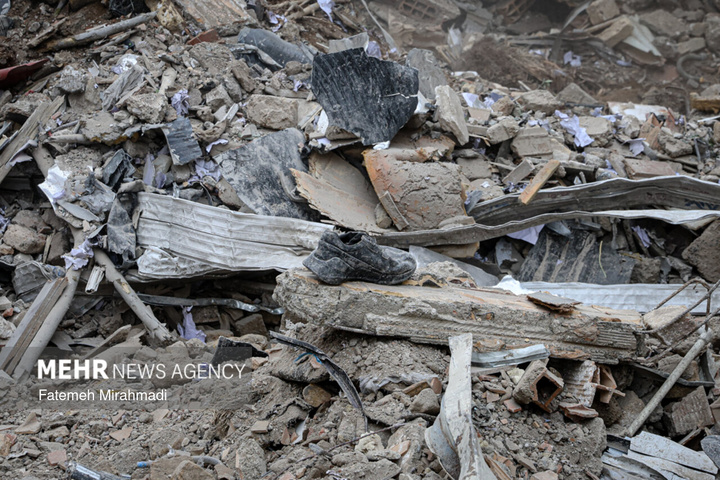 عملیات آواربرداری واحد مسکونی آسیب دیده در تهران