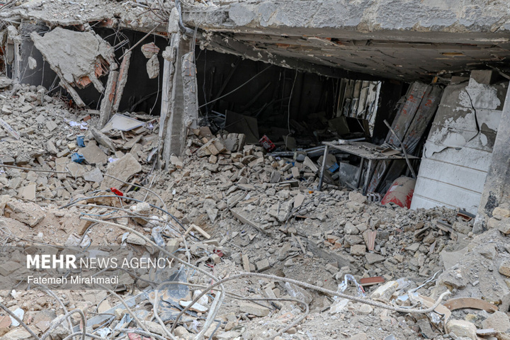 عملیات آواربرداری واحد مسکونی آسیب دیده در تهران