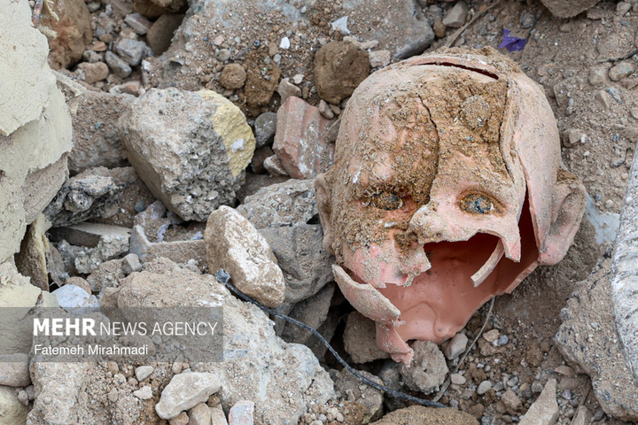 عملیات آواربرداری واحد مسکونی آسیب دیده در تهران