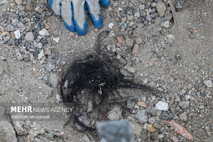 عملیات آواربرداری واحد مسکونی آسیب دیده در تهران