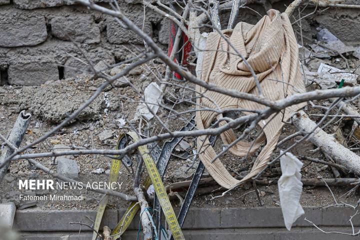 عملیات آواربرداری واحد مسکونی آسیب دیده در تهران