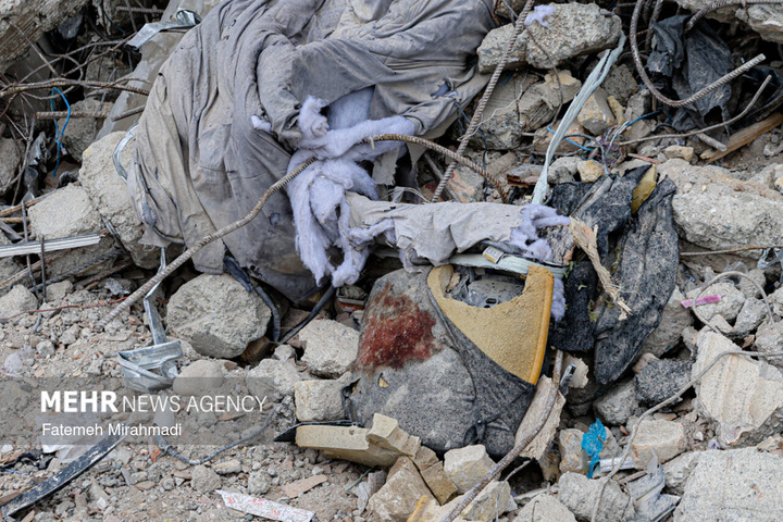 عملیات آواربرداری واحد مسکونی آسیب دیده در تهران