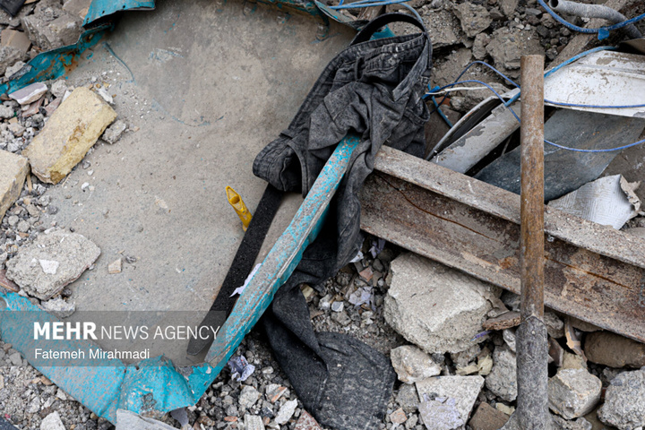 عملیات آواربرداری واحد مسکونی آسیب دیده در تهران
