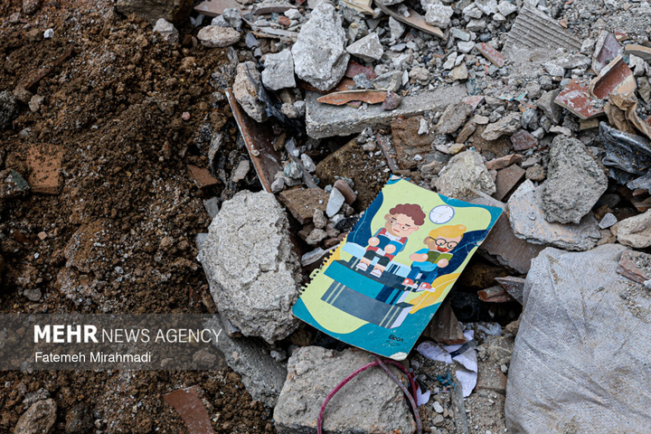 عملیات آواربرداری واحد مسکونی آسیب دیده در تهران