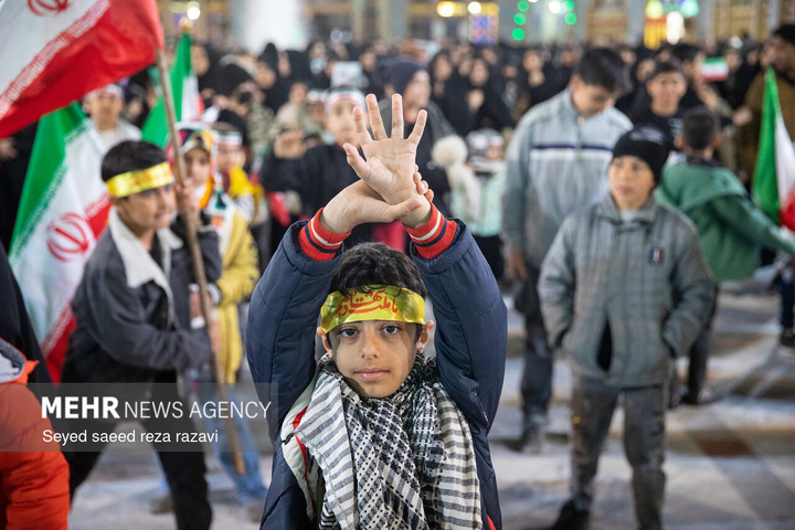 اجتماع دانش آموزان آران وبیدگل در محکومیت تجاوز آمریکا ورژیم صهیونیستی