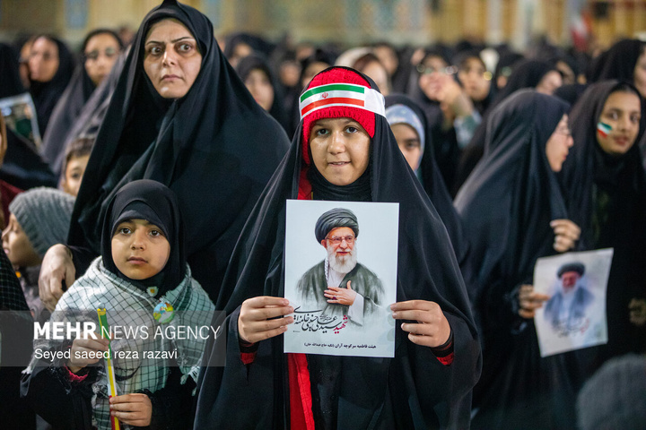 اجتماع دانش آموزان آران وبیدگل در محکومیت تجاوز آمریکا ورژیم صهیونیستی