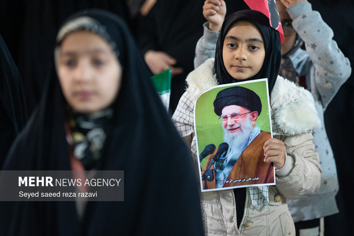 اجتماع دانش آموزان آران وبیدگل در محکومیت تجاوز آمریکا ورژیم صهیونیستی