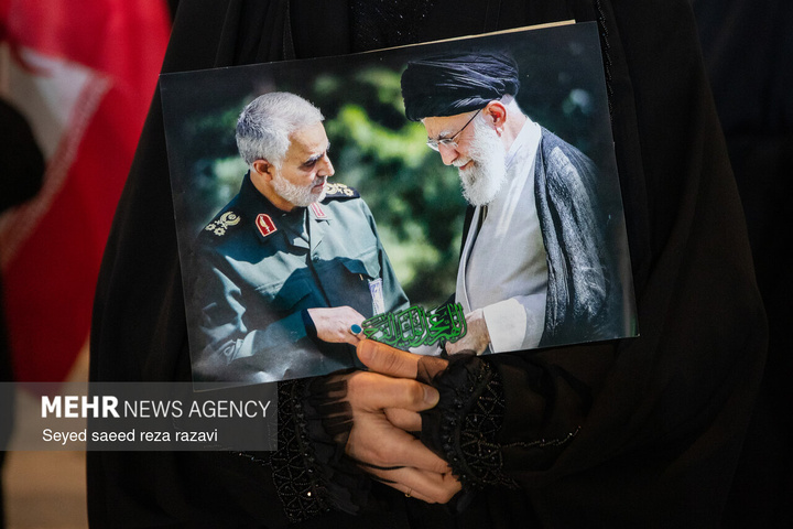 اجتماع دانش آموزان آران وبیدگل در محکومیت تجاوز آمریکا ورژیم صهیونیستی