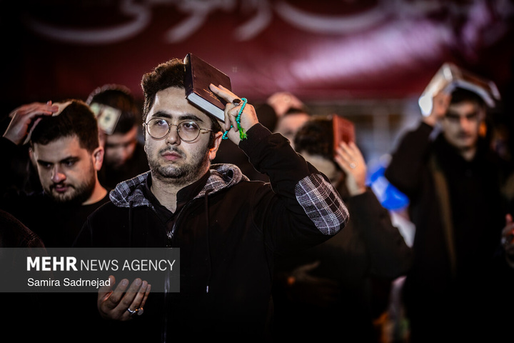 احیای شب نوزدهم ماه مبارک رمضان در میدان باغ‌فیض تهران