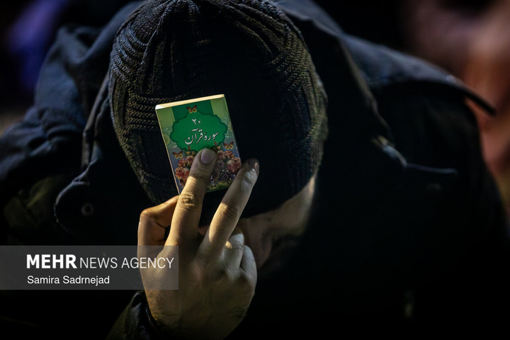 احیای شب نوزدهم ماه مبارک رمضان در میدان باغ‌فیض تهران