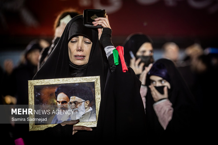 احیای شب نوزدهم ماه مبارک رمضان در میدان باغ‌فیض تهران