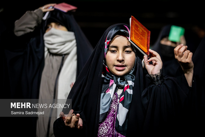 احیای شب نوزدهم ماه مبارک رمضان در میدان باغ‌فیض تهران