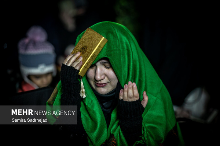 احیای شب نوزدهم ماه مبارک رمضان در میدان باغ‌فیض تهران