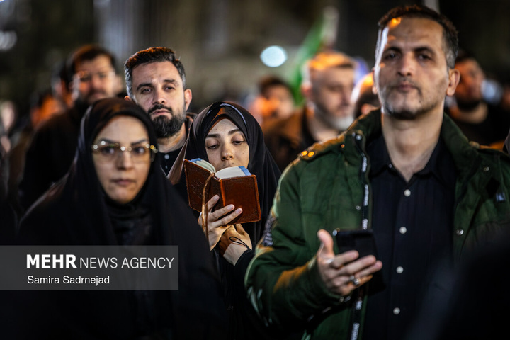 احیای شب نوزدهم ماه مبارک رمضان در میدان باغ‌فیض تهران