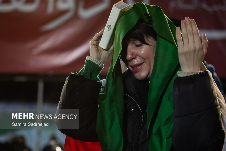 احیای شب نوزدهم ماه مبارک رمضان در میدان باغ‌فیض تهران