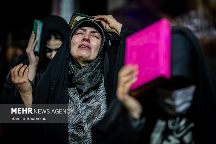 احیای شب نوزدهم ماه مبارک رمضان در میدان باغ‌فیض تهران