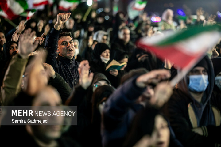 احیای شب نوزدهم ماه مبارک رمضان در میدان باغ‌فیض تهران