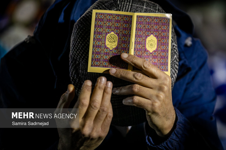 احیای شب نوزدهم ماه مبارک رمضان در میدان باغ‌فیض تهران