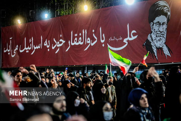 احیای شب نوزدهم ماه مبارک رمضان در میدان باغ‌فیض تهران