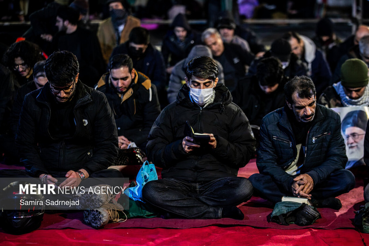 احیای شب نوزدهم ماه مبارک رمضان در میدان باغ‌فیض تهران