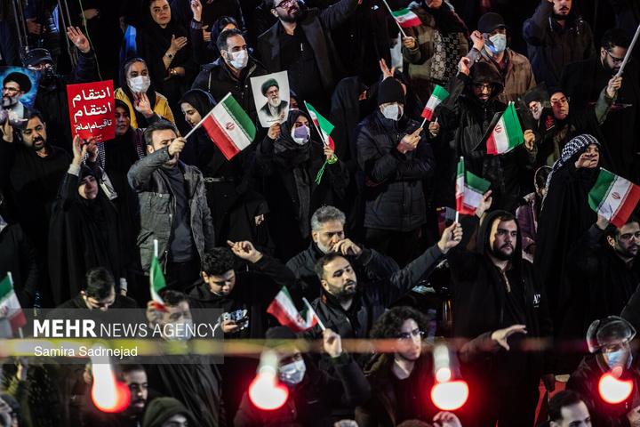 احیای شب نوزدهم ماه مبارک رمضان در میدان باغ‌فیض تهران