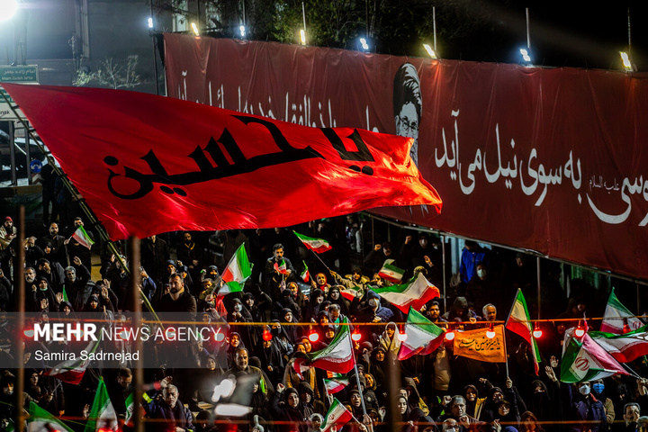 احیای شب نوزدهم ماه مبارک رمضان در میدان باغ‌فیض تهران