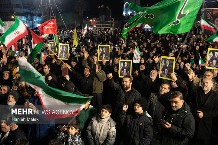 بیعت مردم سراسر کشور با سومین رهبر انقلاب اسلامی