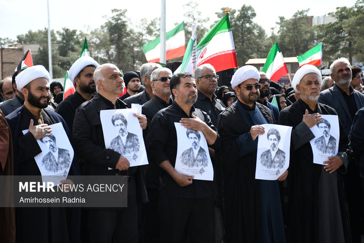 بیعت مردم سراسر کشور با سومین رهبر انقلاب اسلامی