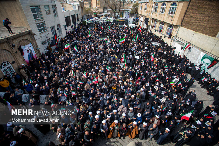 بیعت مردم سراسر کشور با سومین رهبر انقلاب اسلامی