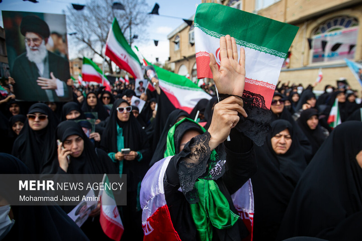 بیعت مردم سراسر کشور با سومین رهبر انقلاب اسلامی