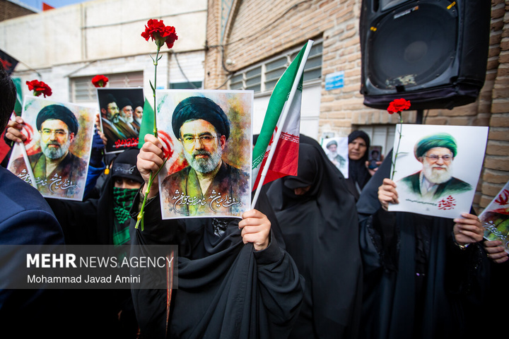 بیعت مردم سراسر کشور با سومین رهبر انقلاب اسلامی